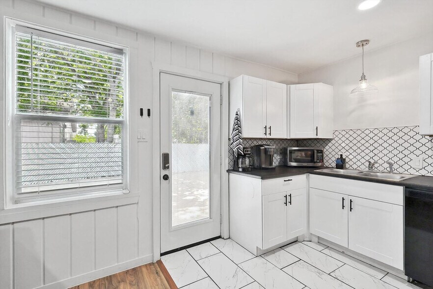 Building Photo - 329 Blandin St