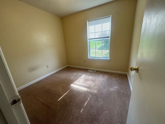 Building Photo - 1419 Jenninfer Drive