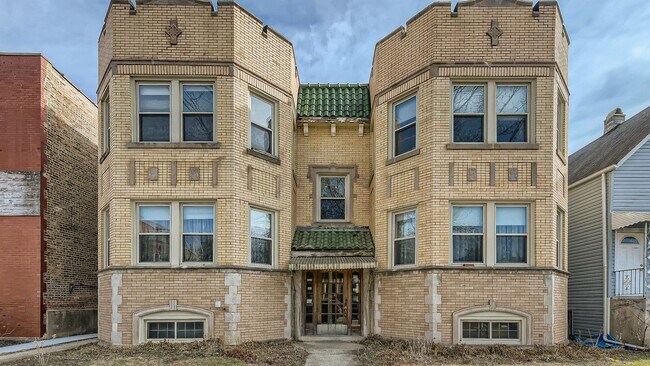 Primary Photo - 3527 N Lowell Ave