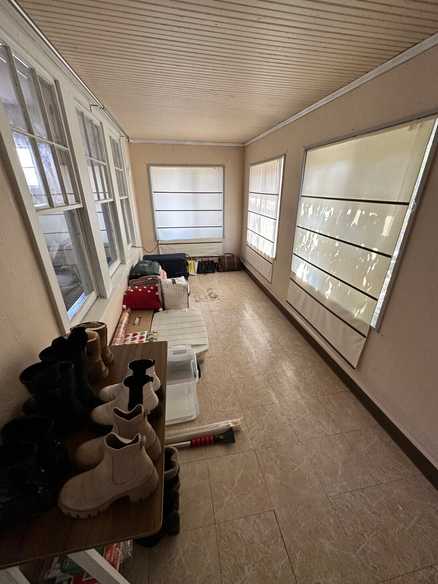 Building Photo - 19 Larose Pl