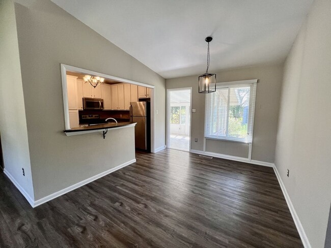Building Photo - 3-Bedroom Home In Laurel Manor - Fenced Ba...