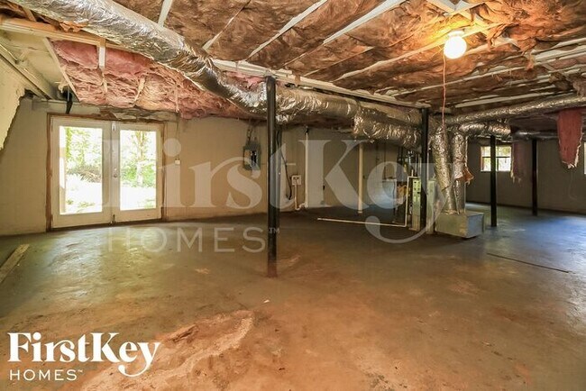 Building Photo - 3799 N Camp Creek Pkwy SW