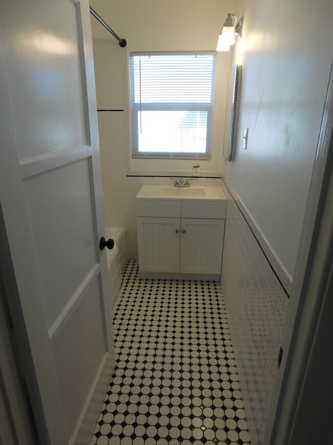 Building Photo - Farmhouse Style 2BD/1BA House For Rent   i...