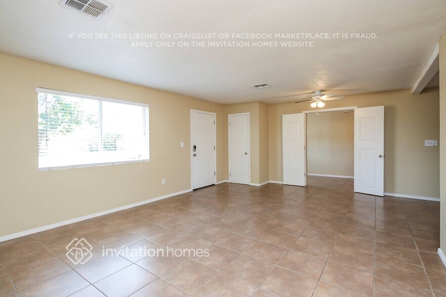 Building Photo - 2204 E Beverly Ln