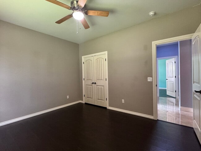 Building Photo - Spacious 3 Bedroom 2.5 Bath Home Near Okla...