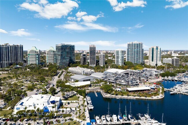 Building Photo - 2678 Tigertail Ave