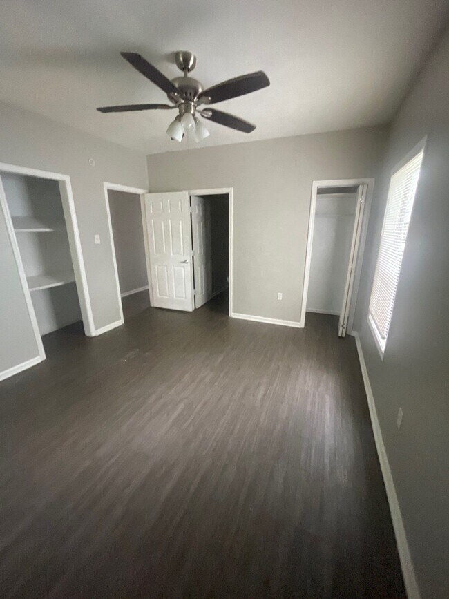 Building Photo - 137 Sivley Ave