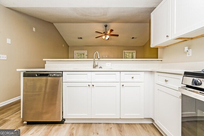 Building Photo - 125 Vesta Ct