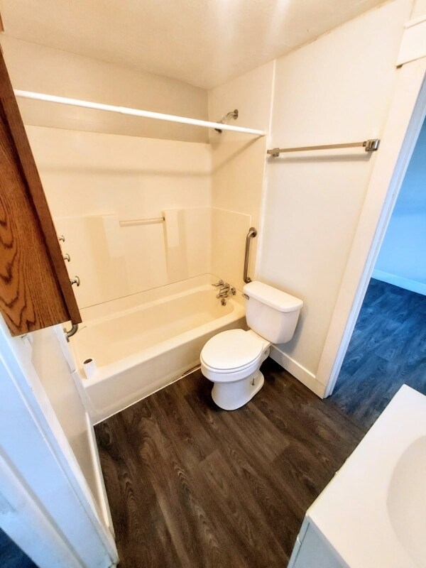 Building Photo - 1730 Park St