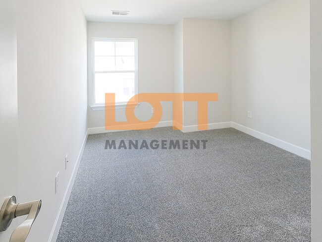 Building Photo - 24 Jaycee Ct