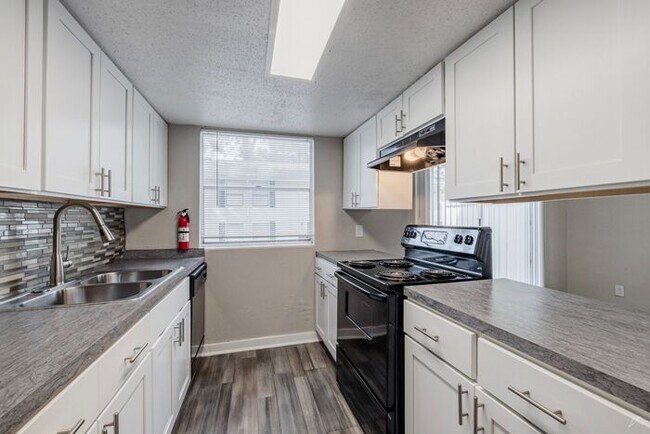 Building Photo - Affordable Living 20 Minutes from Everything Atlanta -2 Bedroom 2 1/2 Baths only $1300*