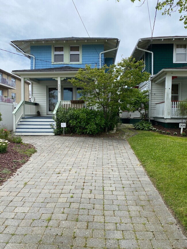 Building Photo - 306 5th Ave