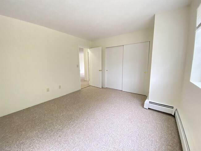Building Photo - 379 Huse Rd