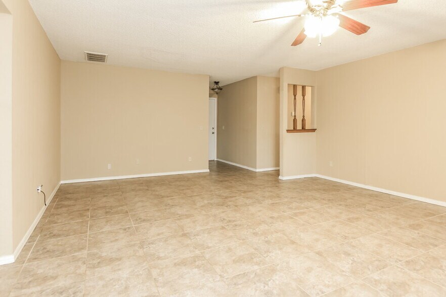 Building Photo - 1074 Dover Mansion