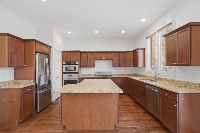 Building Photo - 1891 Admiral Ct