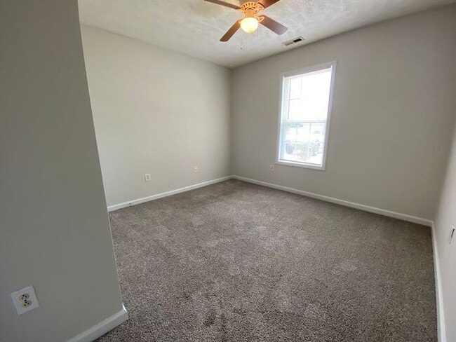 Building Photo - 3 Bedroom/3 Bath Ranch Close to Fort Liberty