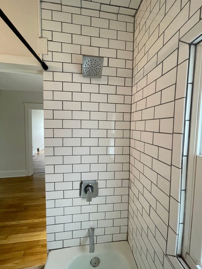 Building Photo - Charming Bungalow