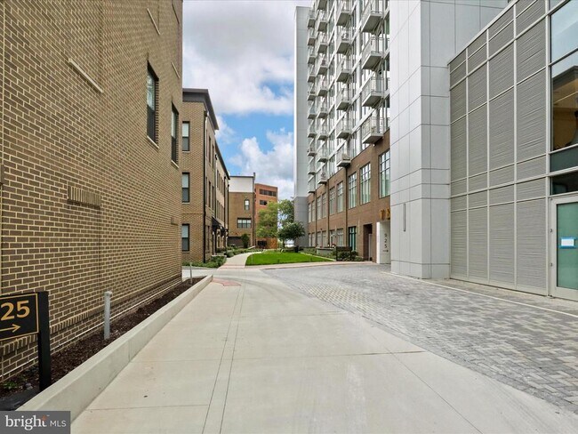Building Photo - 925 N Fairfax St