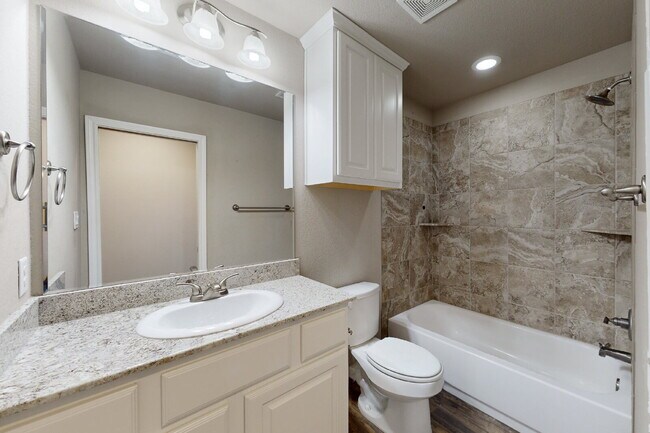 Building Photo - Welcome Home to Summit Crossing