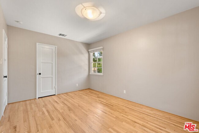 Building Photo - 6542 W 80th Pl