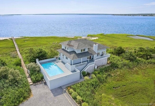 Building Photo - 552 Dune Rd