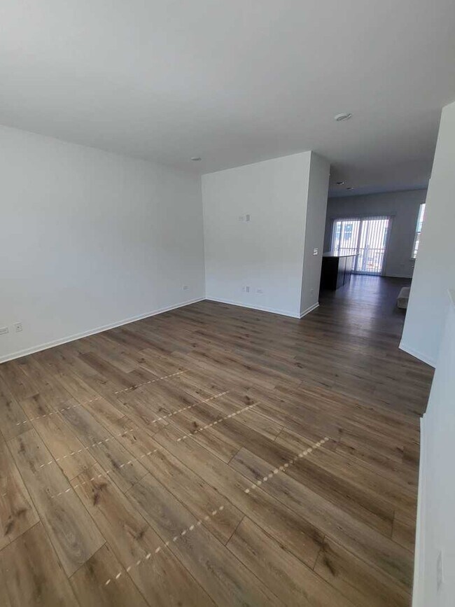 Building Photo - 588 Wolverine Dr