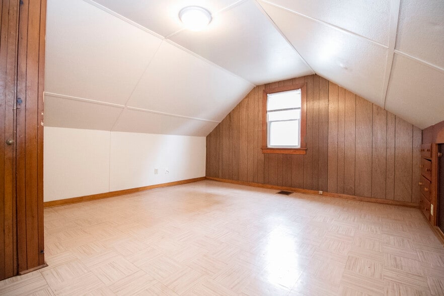 Building Photo - 2016 Balkan Pl