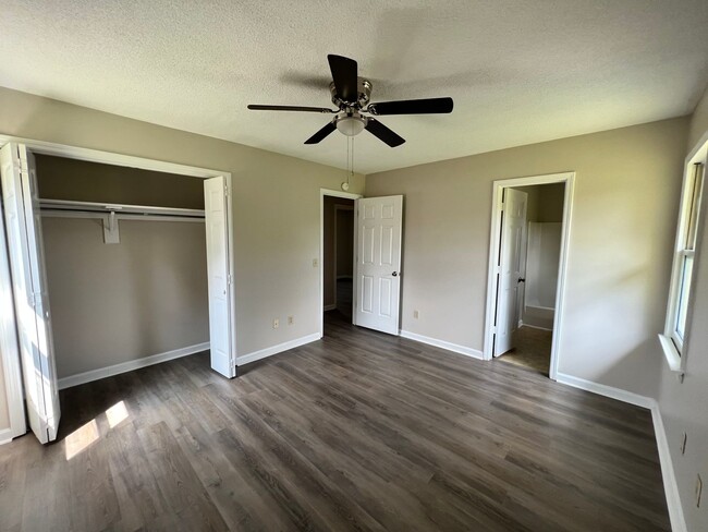 Building Photo - Cozy Home, Great Location!