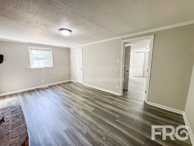 Building Photo - 610 3rd St