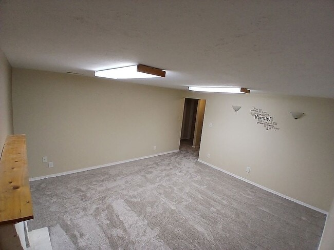 Building Photo - 3265 E Sunnyside Rd