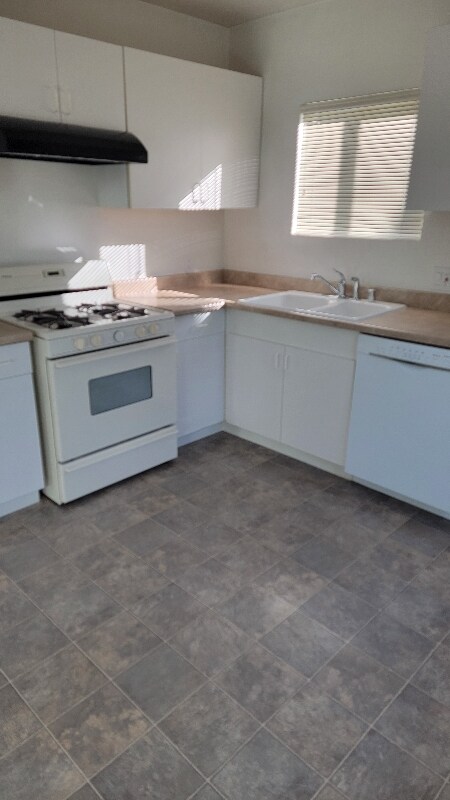 Building Photo - 2204 Aviation Way