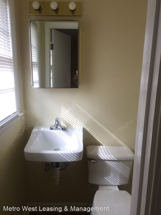 Building Photo - 3 br, 1.5 bath House - 250 Pate Road