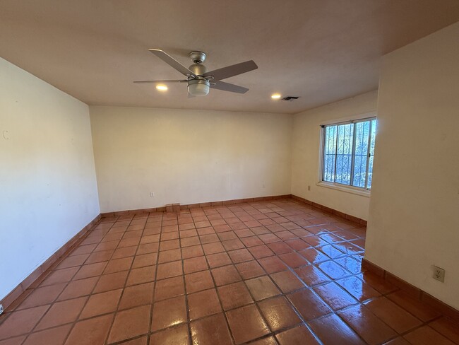 Building Photo - 3452 E Willard St