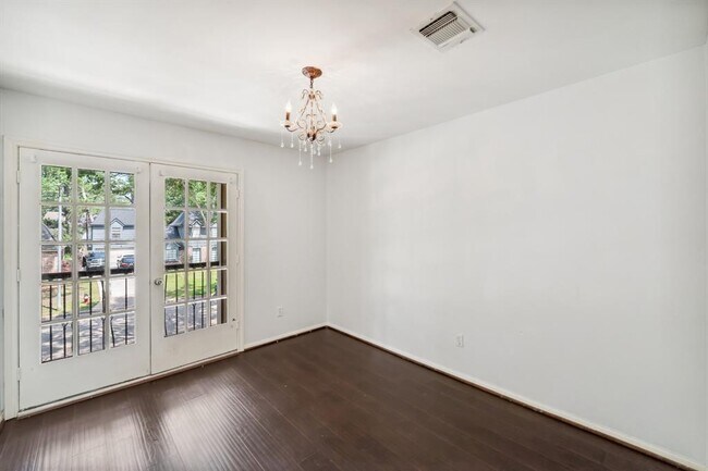 Building Photo - 1823 Saddlecreek Dr