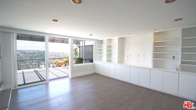 Building Photo - 2724 Angelo Dr