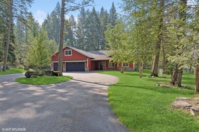 Building Photo - Stunning Columbia Falls Home w/horse pasture