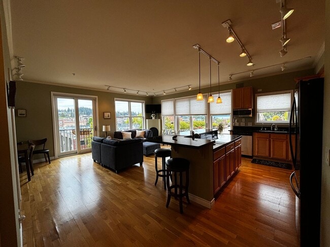 Building Photo - Fairhaven Penthouse, View Condo, Fully Fur...