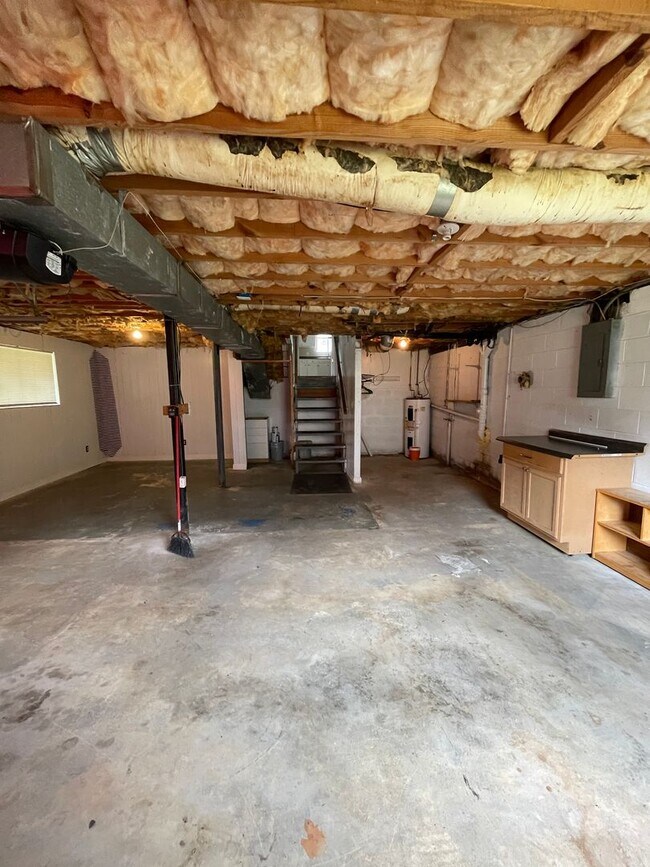 Building Photo - Nice 3 bedroom 2 bath home close to Harrison