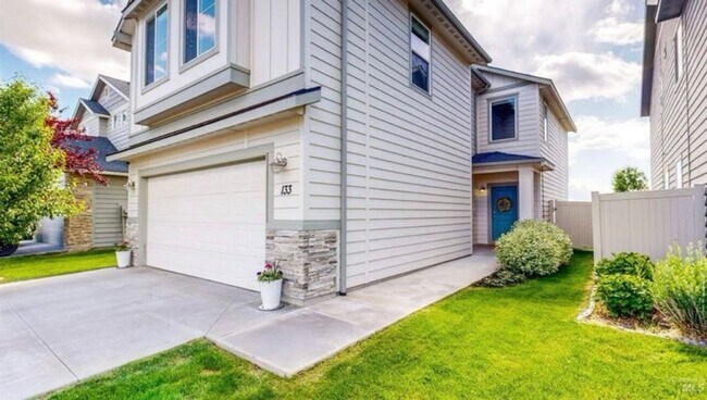 Building Photo - Modern 4-Bedroom Home in Meridian – Spacio...