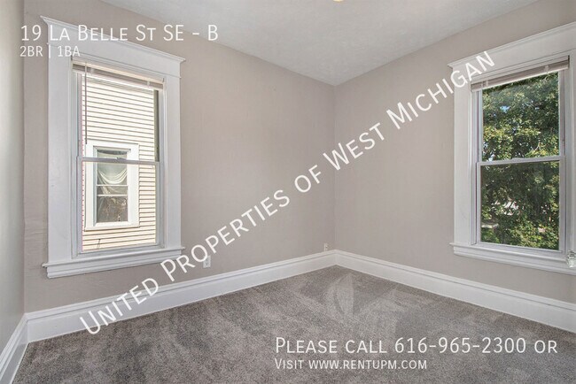 Building Photo - 19 La Belle St SE