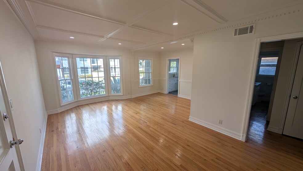 Coffered ceilings - 10550 Moorpark St