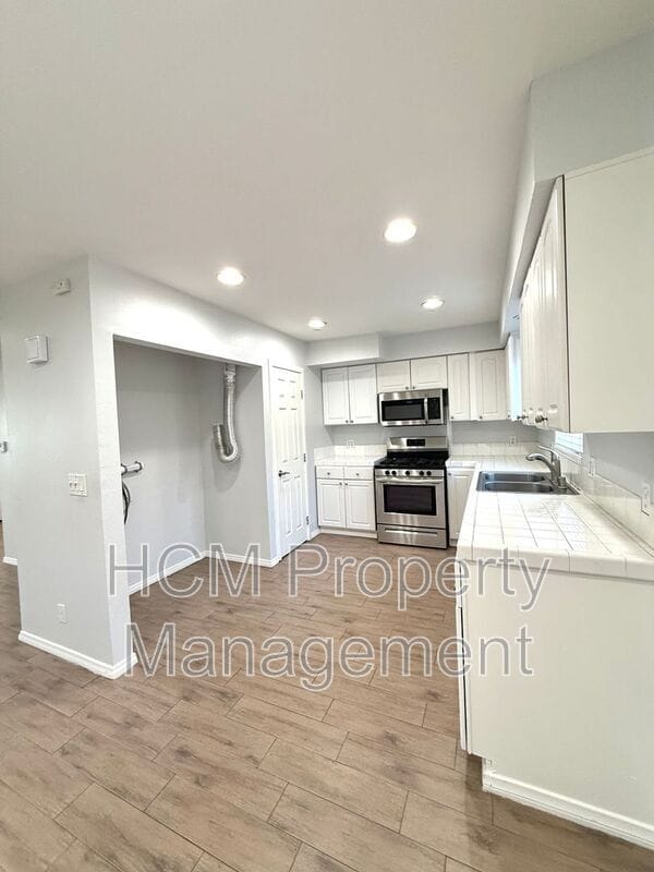Building Photo - 9757 Cornwall Dr