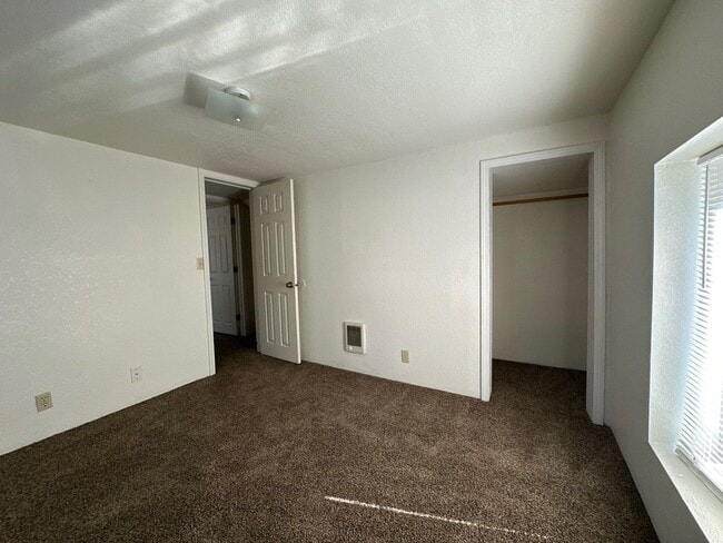 Building Photo - 1545 Crescent Ave