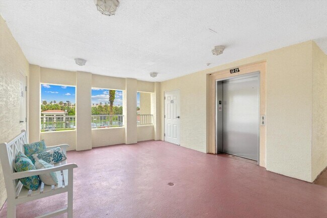 Building Photo - 215 S Ocean Grande Dr
