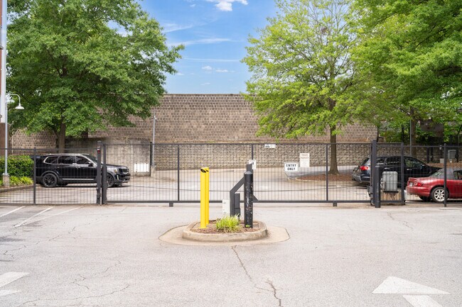 Building Photo - 572 Edgewood Ave SE