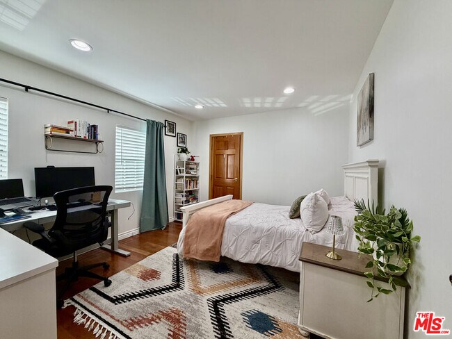 Building Photo - 7764 Fountain Ave