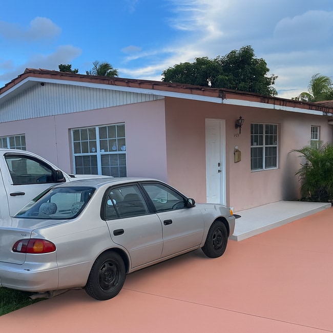 Building Photo - 3612 NW 5th St