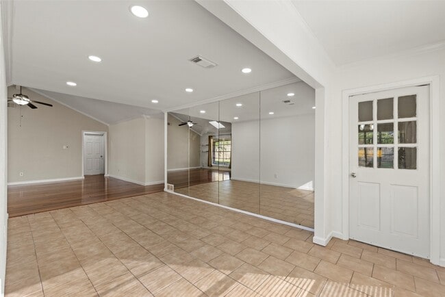 Building Photo - 8818 Edgemoor Dr