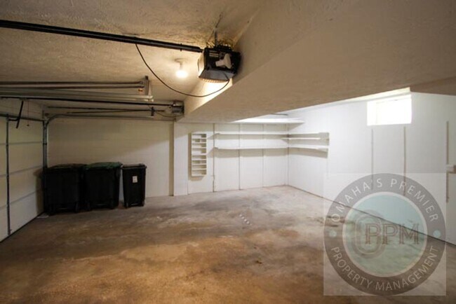 Building Photo - Millard 3 bed 3 bath with Park Access!