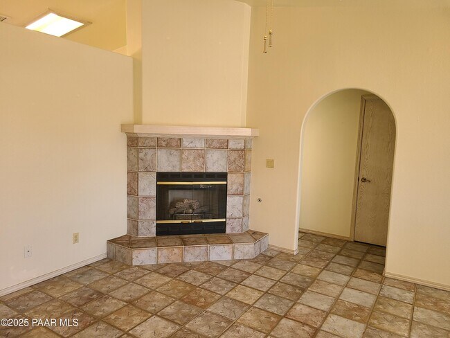 Building Photo - 7148 N Sunrise Vista